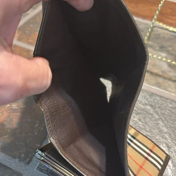 Burberry Bifold Kisslock Compact Wallet - EUC - Picture 11 of 14